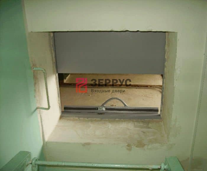 Установленный противопожарный люк Зеррус — пример 62